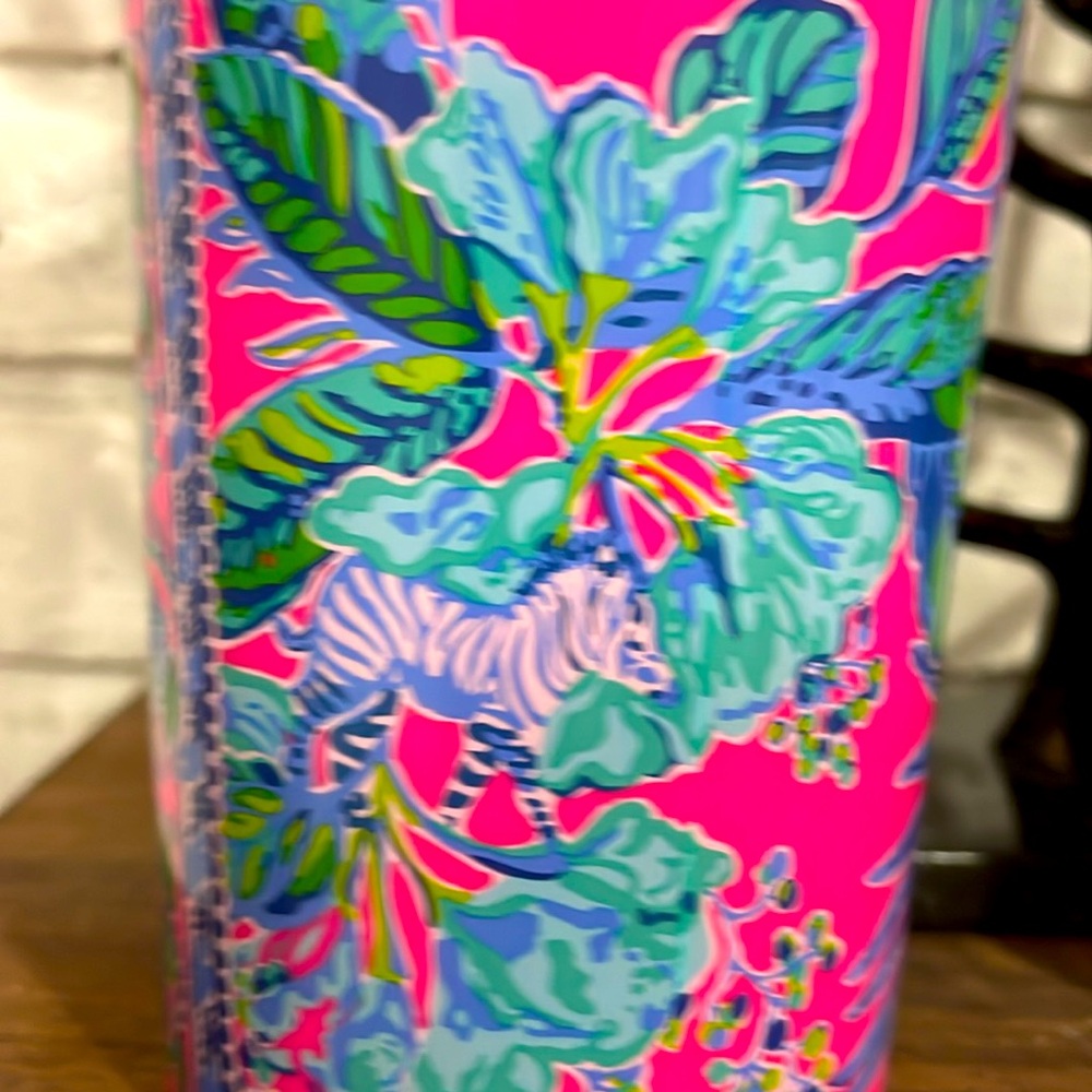 Lilly Pulitzer tumbler - Picture 4 of 7